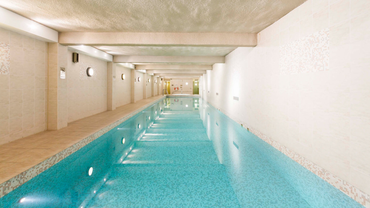 Indoor swimming pool at The County Hall Apartments, ©Galliard Homes.