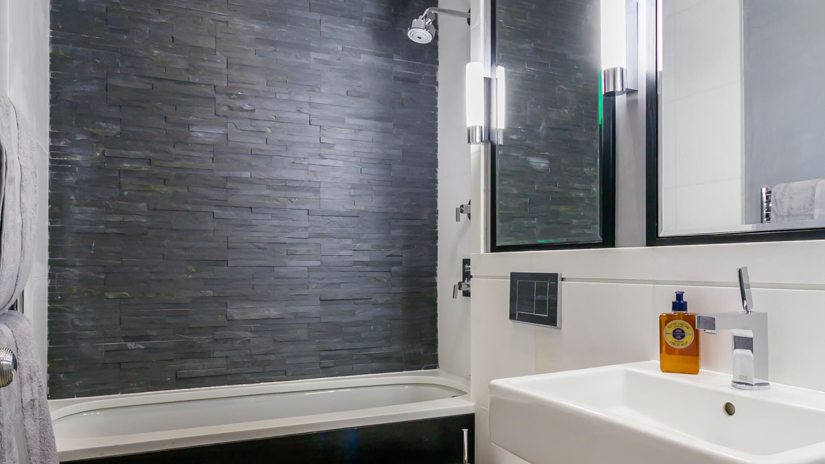 Bathroom in the Great Cumberland Place show apartment, ©Galliard Homes.