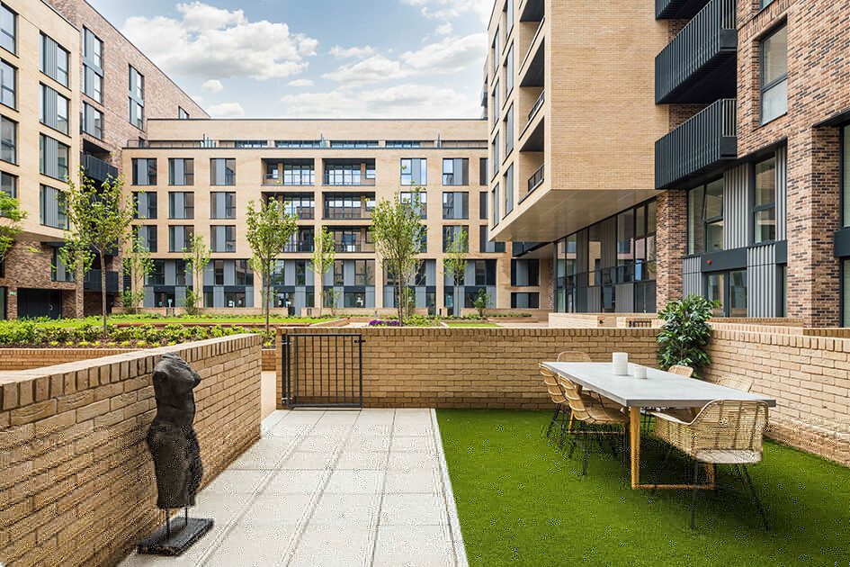 A patio and garden area at Wimbledon Grounds.