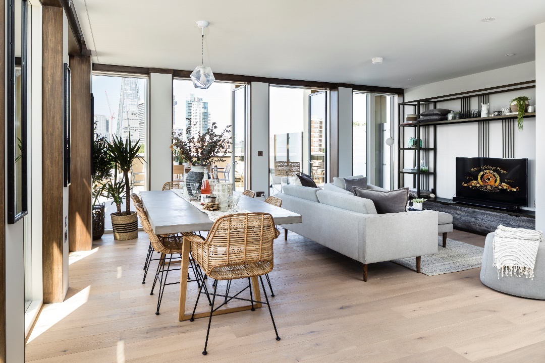 A living room with a fireplace
Description automatically generated with medium confidence