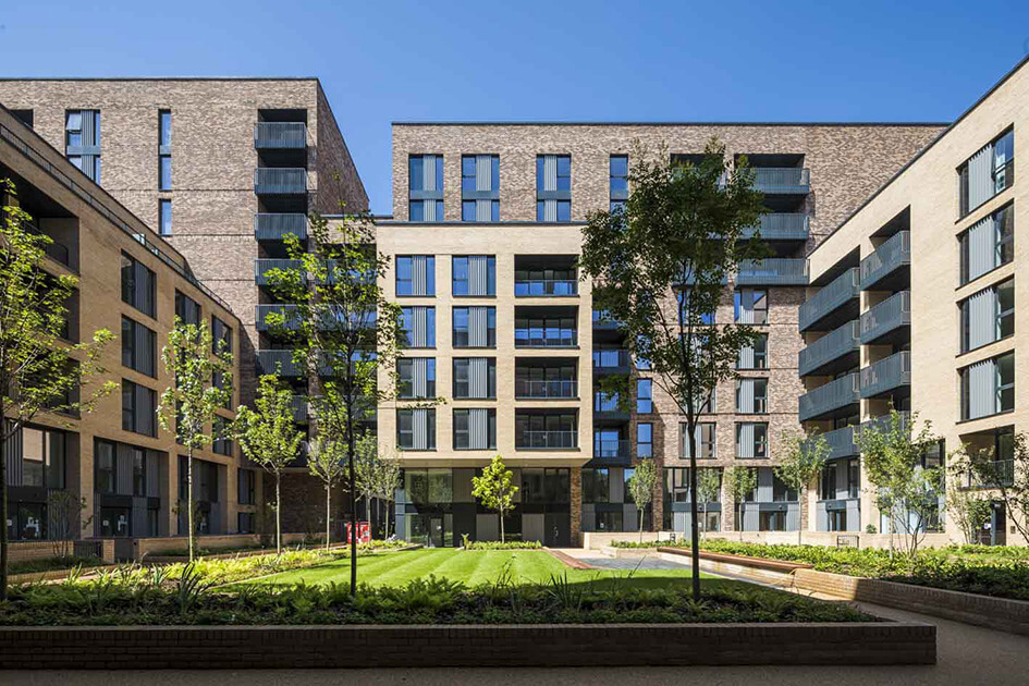 Communal gardens at Wimbledon Grounds by Galliard Homes.