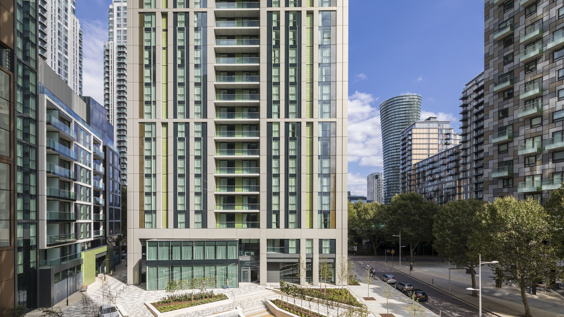 Harbour Central exterior and landscaped piazza, ©Galliard Homes. Harbour Central exterior and landscaped piazza, ©Galliard Homes.