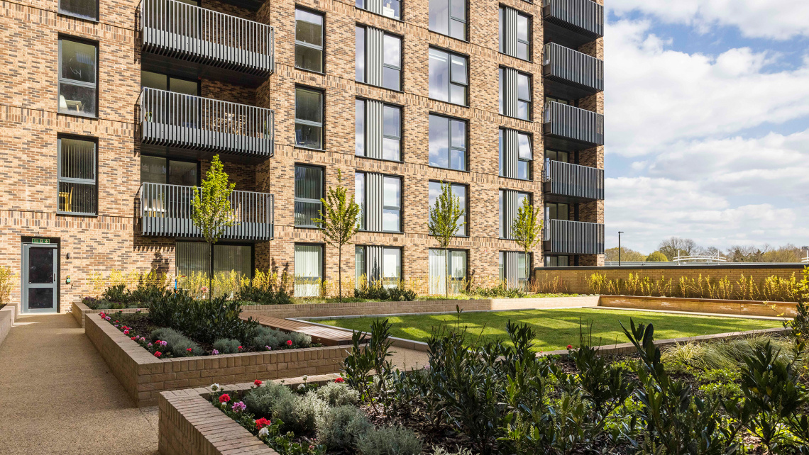 Communal gardens at Wimbledon Grounds, ©Galliard Homes. Communal gardens at Wimbledon Grounds, ©Galliard Homes.