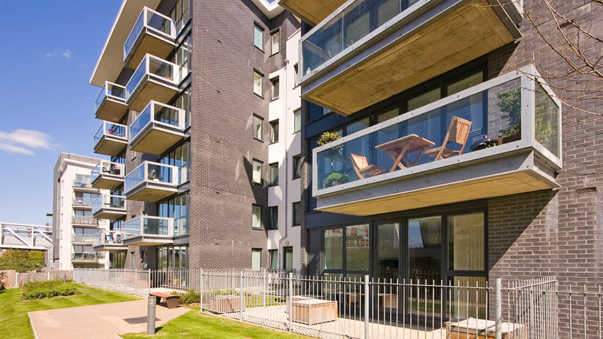 Close-up of The Drayton Park Apartments exterior, ©Galliard Homes.
