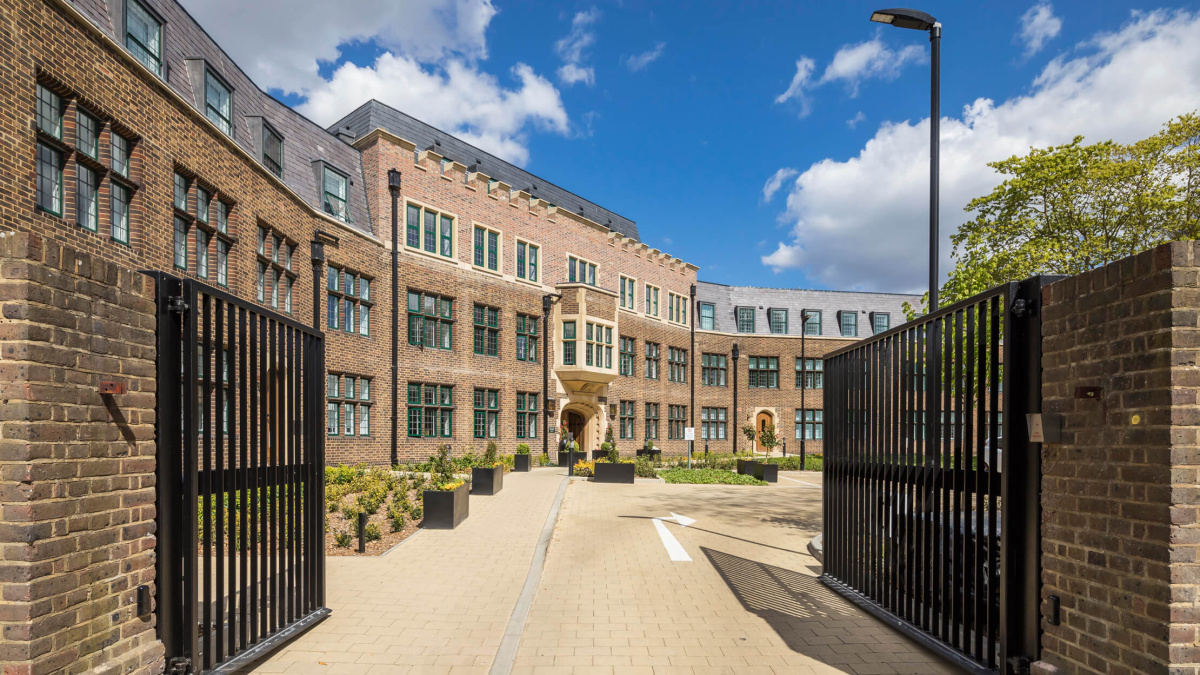 Crescent House gated entrance, ©Galliard Homes.