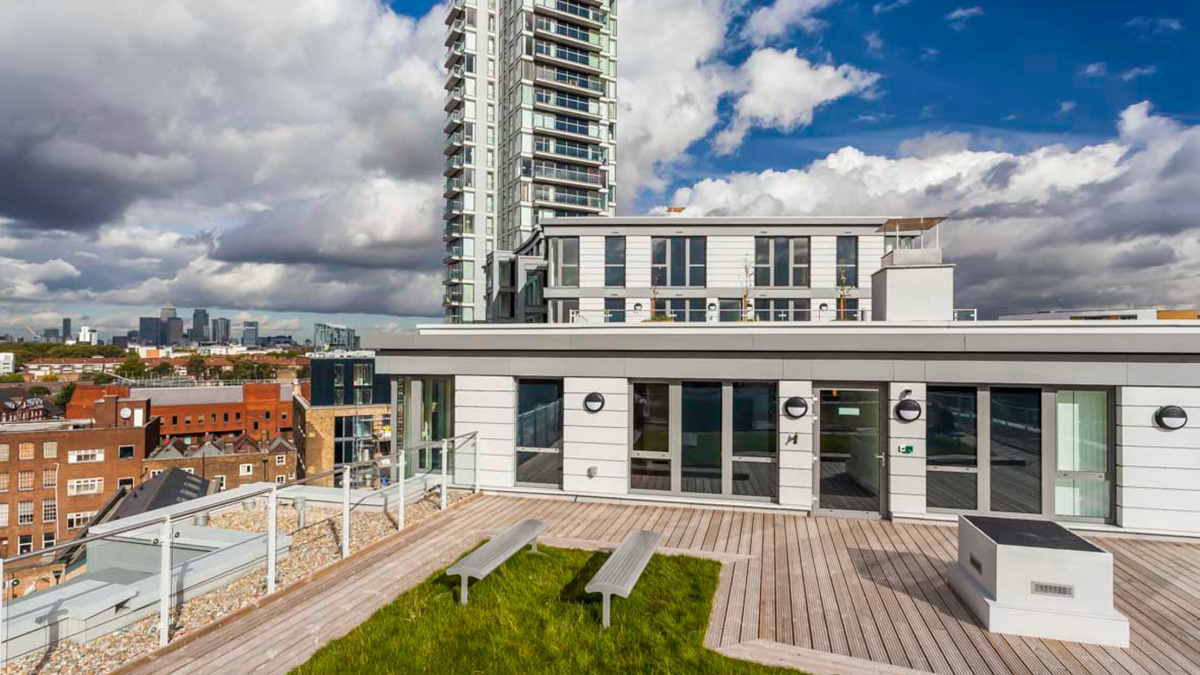 Communal roof terrace gardens at Distillery Crescent, computer generated image intended for illustrative purposes only, ©Galliard Homes.