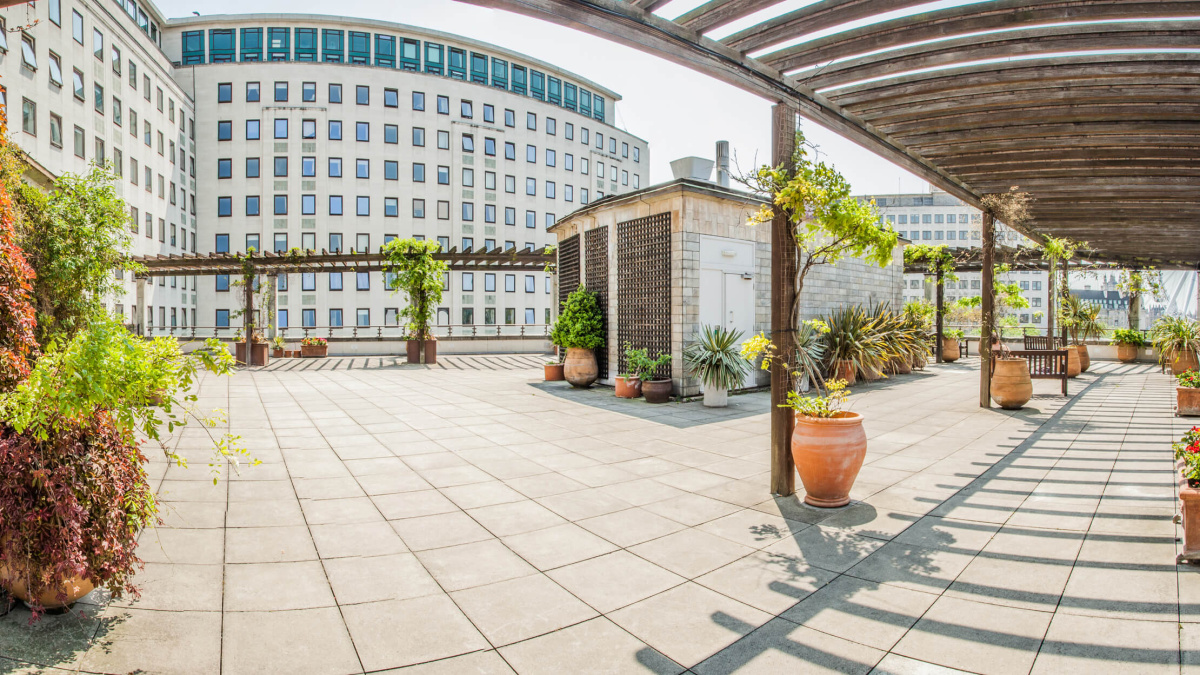 The Whitehouse Apartments exterior and landscaped courtyard, ©Galliard Homes.