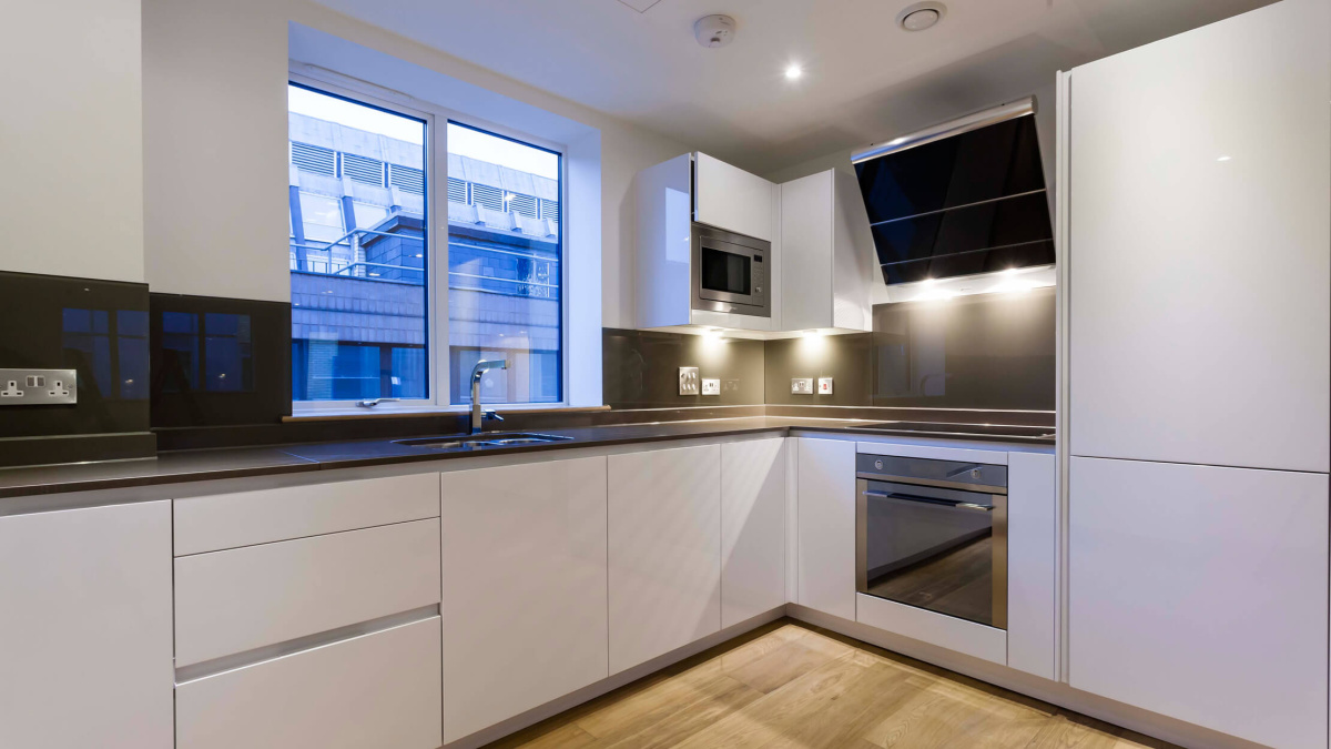 Kitchen at a Red Lion Court show apartment, ©Galliard Homes.