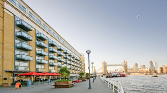 Spice Quay Heights exterior and view of Tower Bridge, ©Galliard Homes.