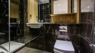 Bathroom at a Red Lion Court show apartment, ©Galliard Homes.