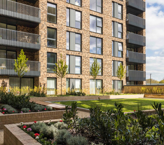 Communal gardens at Wimbledon Grounds, ©Galliard Homes.