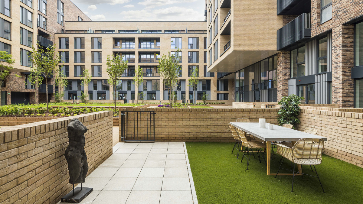 Garden area of a maisonette at Wimbledon Grounds, ©Galliard Homes.
