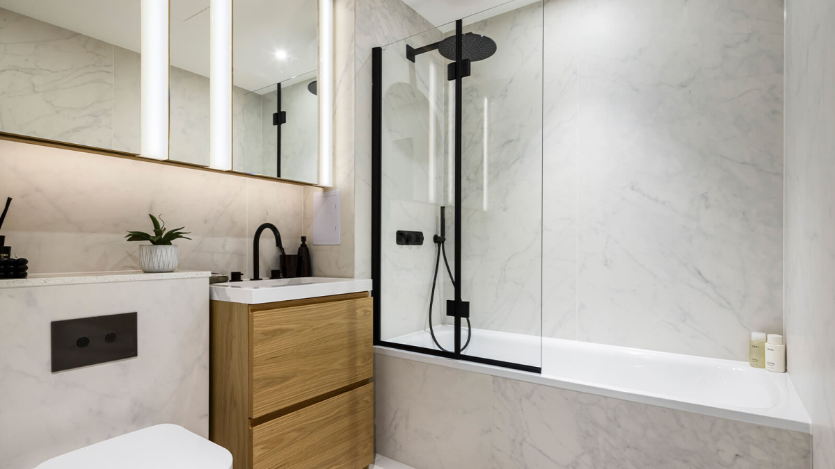 Bathroom at an Arena Quayside duplex apartment, ©Galliard Homes.