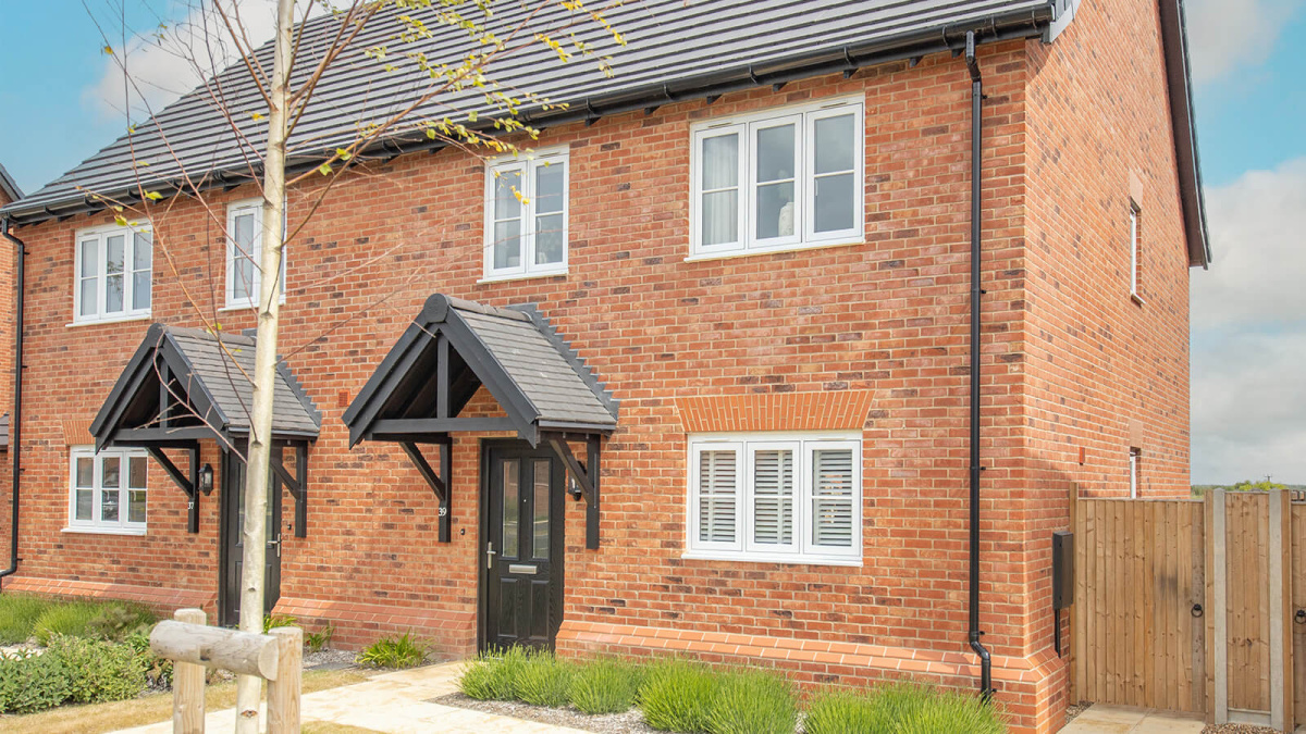 Exterior of Plot 37 Barrelmans Point ©Wavensmere