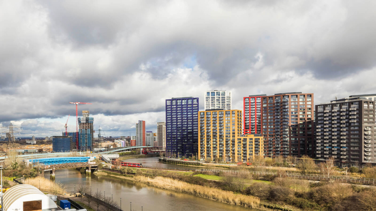 View from a same aspect apartment at Orchard Wharf, ©Galliard Homes.