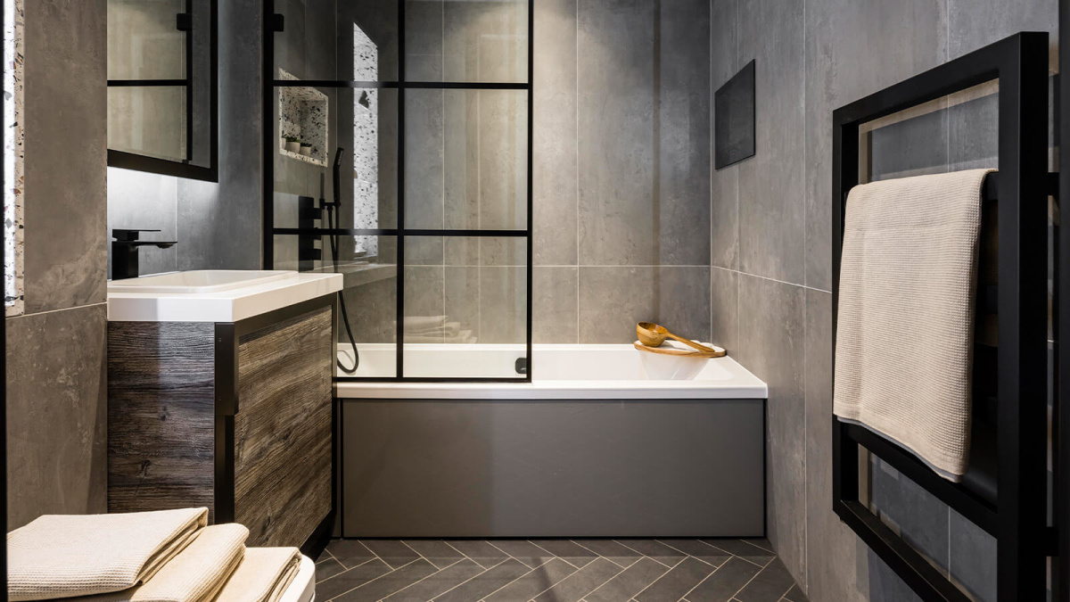 Bathroom at a two-bedroom apartment at The Stage, ©Galliard Homes.