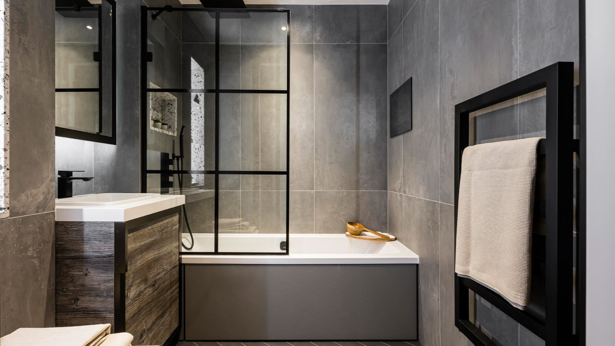 Bathroom at a two-bedroom apartment at The Stage, ©Galliard Homes.