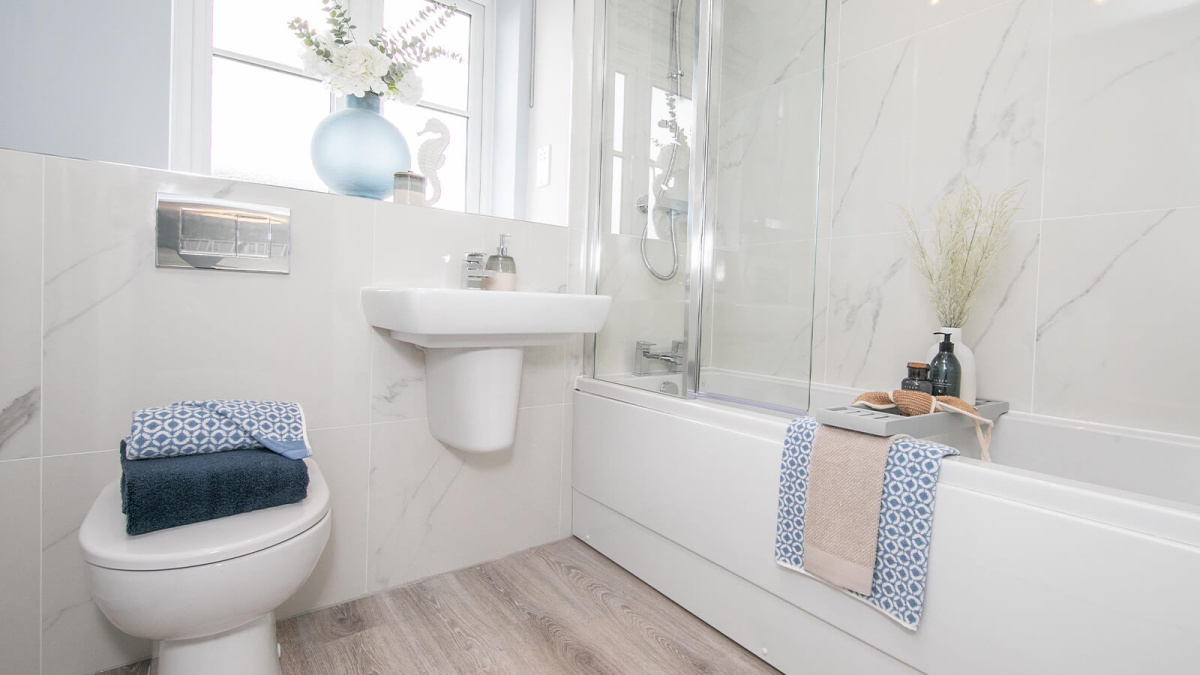 Family bathroom at Barrelmans Point, ©Wavensmere
