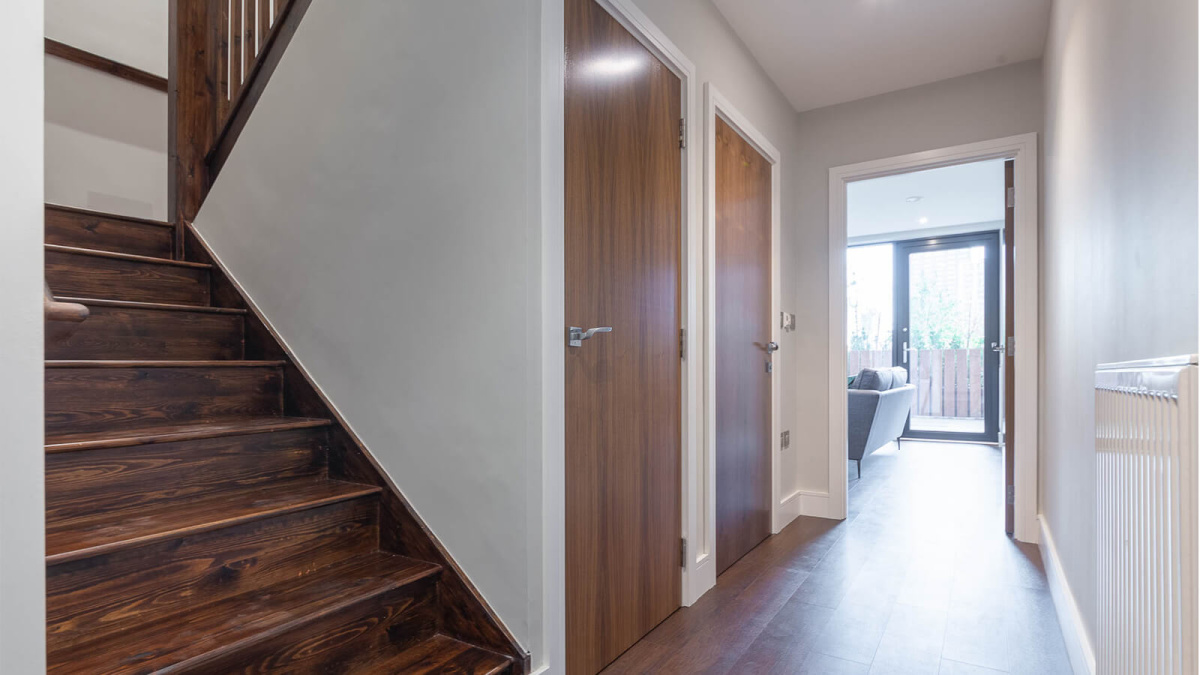 Hallway and staircase at G03 Orchard Wharf ©Galliard Homes.