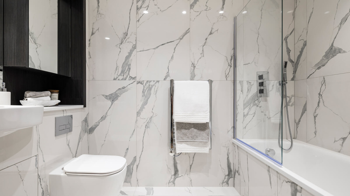 Bathroom at Neptune Wharf ©Galliard Homes.