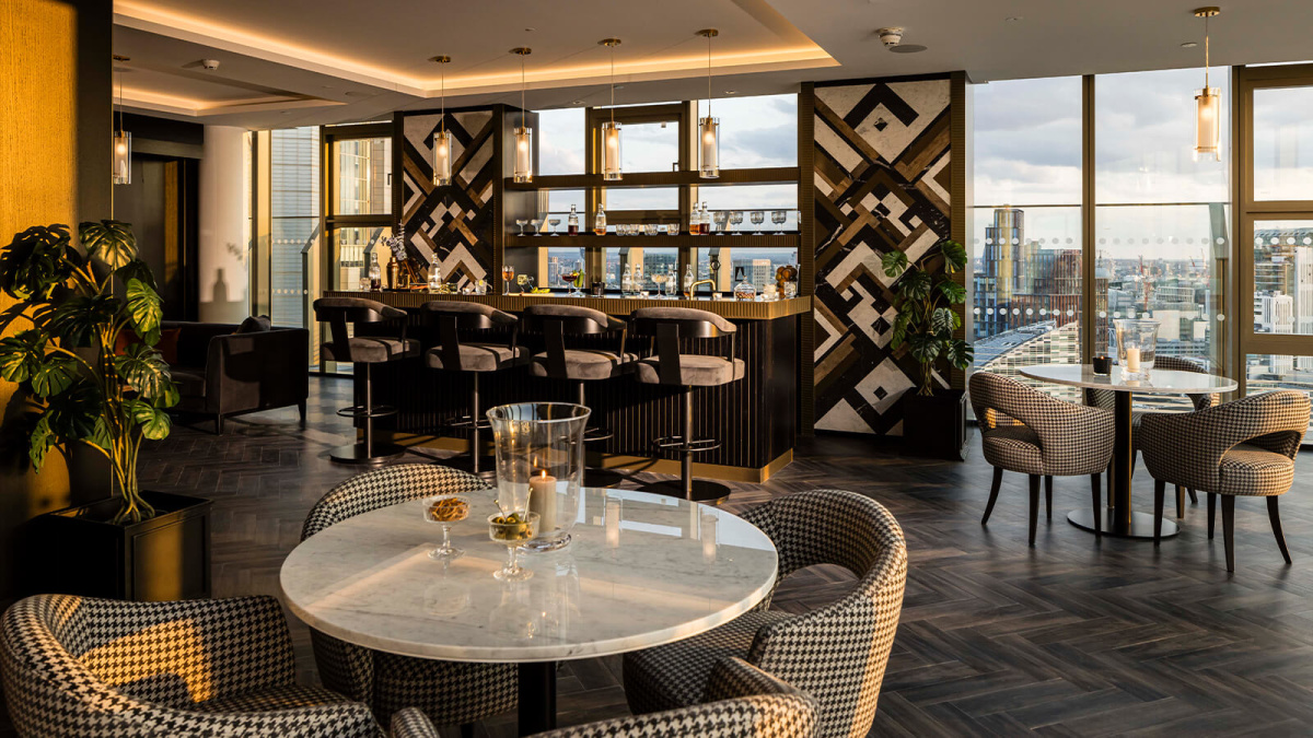 32nd-floor Sky Lounge at The Stage, ©Galliard Homes.