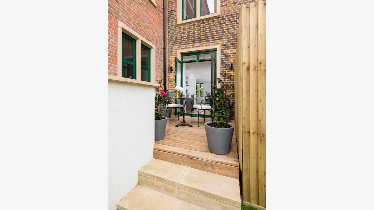 Terrace at Crescent House ©Galliard Homes.