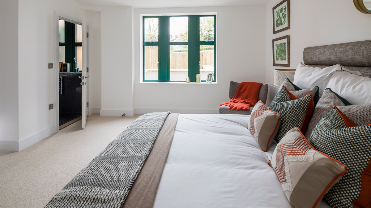 Primary bedroom at Crescent House ©Galliard Homes.