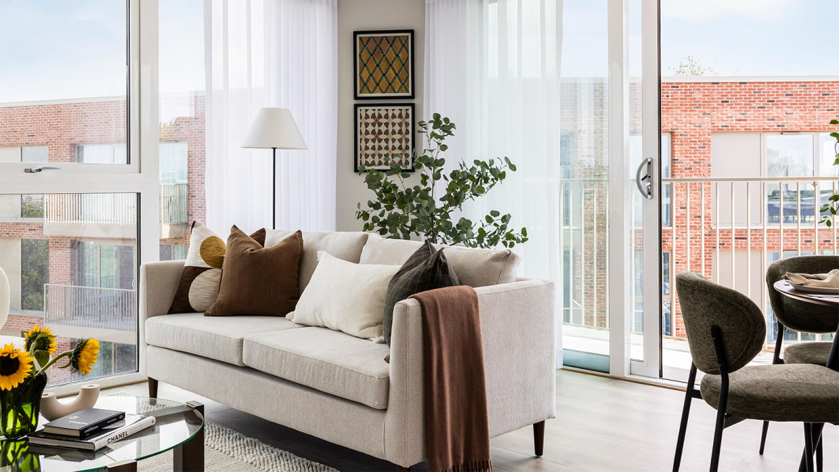 Living area at Neptune Wharf ©Galliard Homes. Living area at Neptune Wharf ©Galliard Homes.