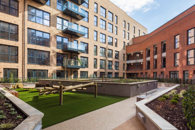 Citypark Gardens exterior and communal gardens, ©Galliard Homes. Citypark Gardens exterior and communal gardens, ©Galliard Homes.