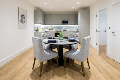 Kitchen and dining area at the Timber Yard show apartment, ©Galliard Homes. Kitchen and dining area at the Timber Yard show apartment, ©Galliard Homes.