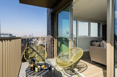 Balcony at Neptune Wharf, ©Galliard Homes Balcony at Neptune Wharf, ©Galliard Homes