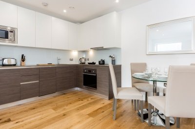Kitchen and dining area in a Galliard Homes show apartment, ©Galliard Homes. Kitchen and dining area in a Galliard Homes show apartment, ©Galliard Homes.
