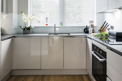 Kitchen and dining area at a Wimbledon Grounds apartment, ©Galliard Homes. Kitchen and dining area at a Wimbledon Grounds apartment, ©Galliard Homes.