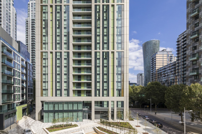 Harbour Central exterior and landscaped piazza, ©Galliard Homes. Harbour Central exterior and landscaped piazza, ©Galliard Homes.