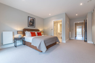 Bedroom with en-suite at G03 Orchard Wharf ©Galliard Homes.