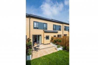 Private terrace and garden at the Silver Works townhouse show home, ©Galliard Homes. Private terrace and garden at the Silver Works townhouse show home, ©Galliard Homes.