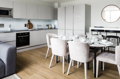 Kitchen and dining area at a Wimbledon Grounds apartment, ©Galliard Homes. Kitchen and dining area at a Wimbledon Grounds apartment, ©Galliard Homes.