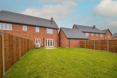 Garden of a 'Luttrell' Barrelmans Point house, ©Wavensmere