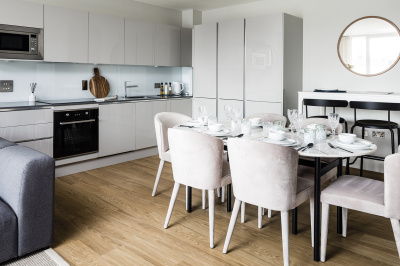 Open-plan kitchen, living area at a Wimbledon Grounds apartment, ©Galliard Homes. Open-plan kitchen, living area at a Wimbledon Grounds apartment, ©Galliard Homes.