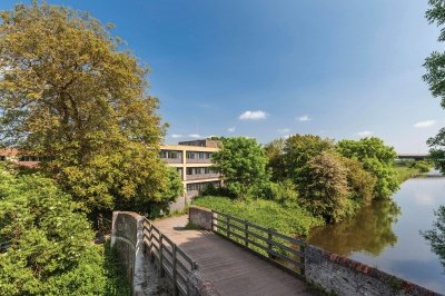 Pinnacle House exterior and Grand Union Canal, ©Galliard Homes. Pinnacle House exterior and Grand Union Canal, ©Galliard Homes.