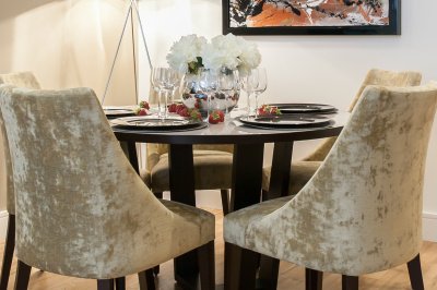 Dining area at a Galliard Homes show apartment, ©Galliard Homes. Dining area at a Galliard Homes show apartment, ©Galliard Homes.