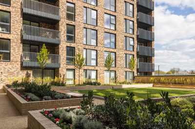 Communal gardens at Wimbledon Grounds, ©Galliard Homes. Communal gardens at Wimbledon Grounds, ©Galliard Homes.