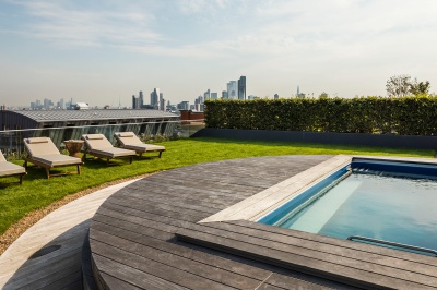 Swimming pool and private rooftop terrace, ©Galliard Homes. Swimming pool and private rooftop terrace, ©Galliard Homes.