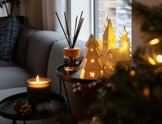 Festive décor inside a Wimbledon Grounds home. Festive décor inside a Wimbledon Grounds home.